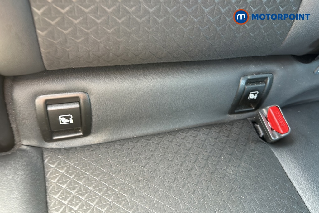 Nissan Juke N-Connecta Manual Petrol SUV - Stock Number (1657115) - 27th supplementary image