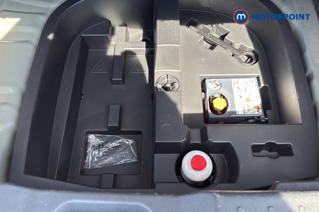 Nissan Juke N-Connecta Manual Petrol SUV - Stock Number (1657115) - 33rd supplementary image