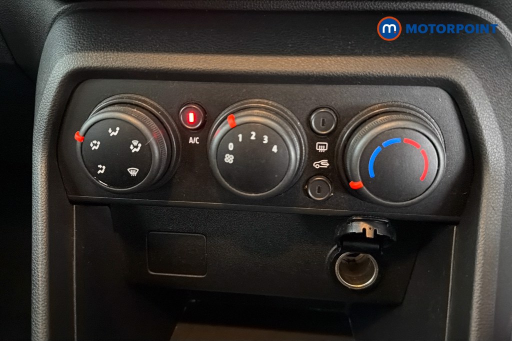 Dacia Sandero Essential Manual Petrol Hatchback - Stock Number (1658603) - 12th supplementary image