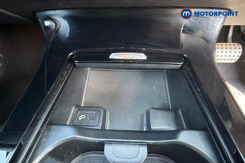 Mercedes-Benz A Class Amg Line Automatic Petrol Hatchback - Stock Number (1663293) - 4th supplementary image