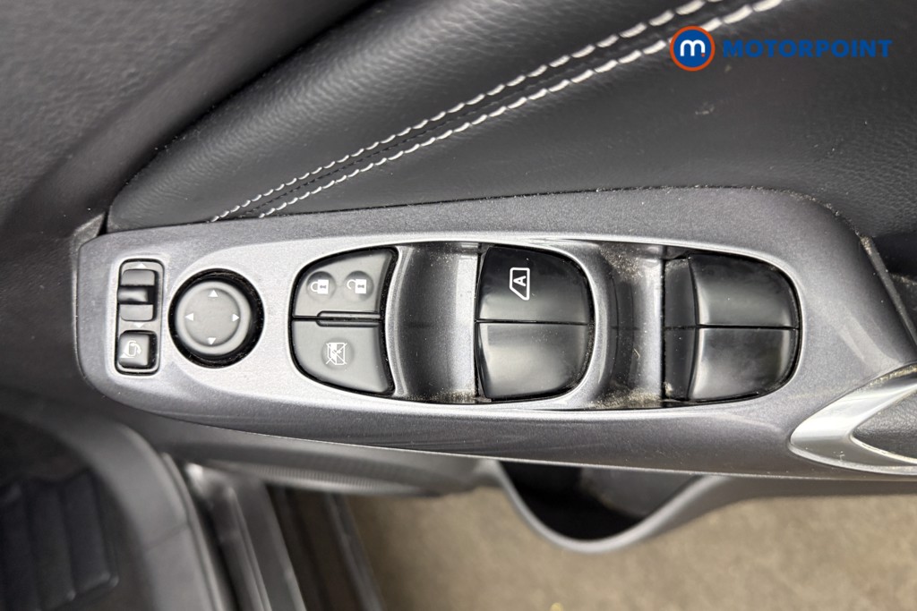 Nissan Juke N-Connecta Manual Petrol SUV - Stock Number (1663829) - 3rd supplementary image