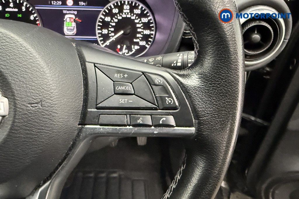 Nissan Juke N-Connecta Manual Petrol SUV - Stock Number (1663829) - 4th supplementary image