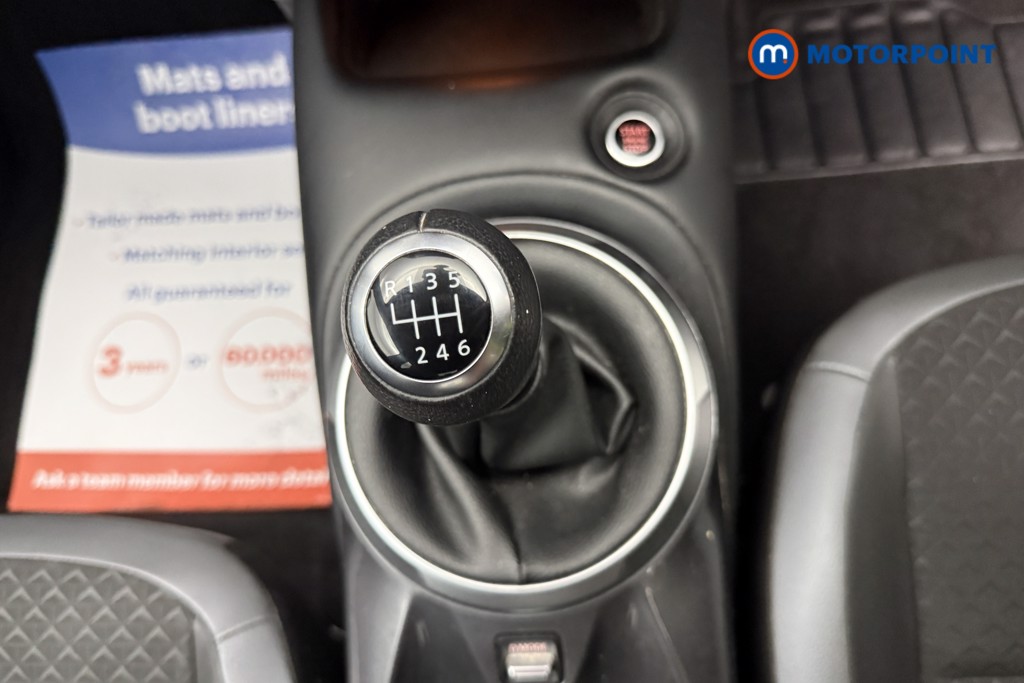 Nissan Juke N-Connecta Manual Petrol SUV - Stock Number (1663829) - 8th supplementary image