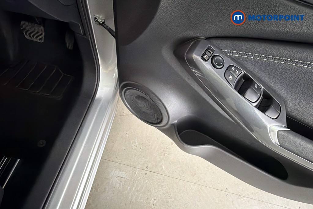 Nissan Juke N-Connecta Automatic Petrol SUV - Stock Number (1665091) - 21st supplementary image