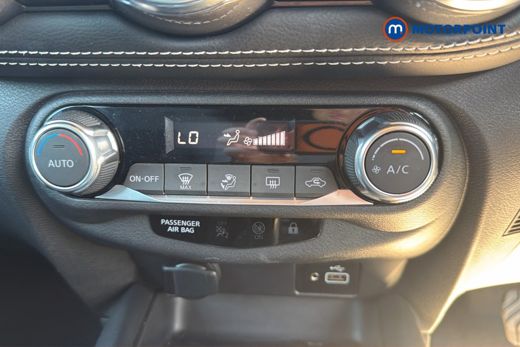 Nissan Juke N-Connecta Automatic Petrol SUV - Stock Number (1665105) - 2nd supplementary image