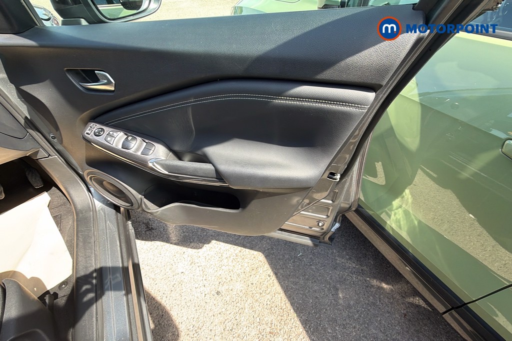 Nissan Juke N-Connecta Automatic Petrol SUV - Stock Number (1665105) - 38th supplementary image