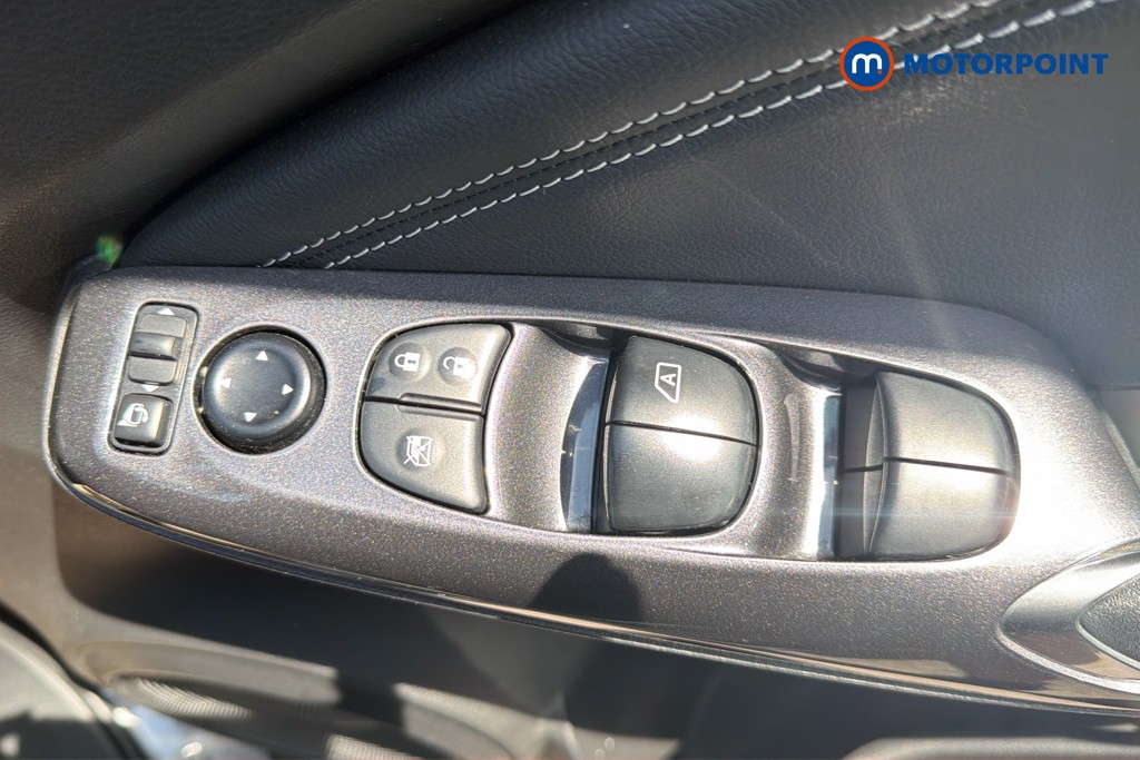 Nissan Juke N-Connecta Automatic Petrol SUV - Stock Number (1665105) - 42nd supplementary image