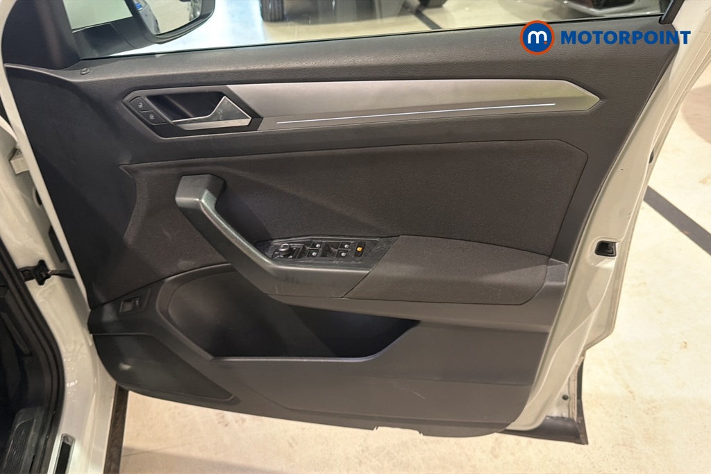 Volkswagen T-Roc Active Manual Petrol SUV - Stock Number (1665507) - 18th supplementary image