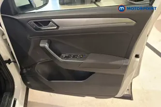 Volkswagen T-Roc Active Manual Petrol SUV - Stock Number (1665507) - 18th supplementary image
