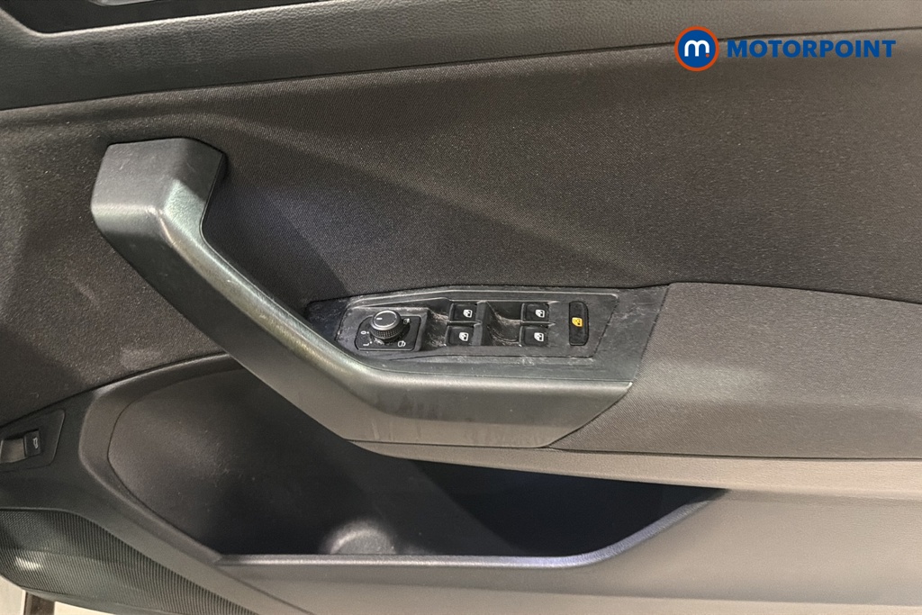Volkswagen T-Roc Active Manual Petrol SUV - Stock Number (1665507) - 19th supplementary image