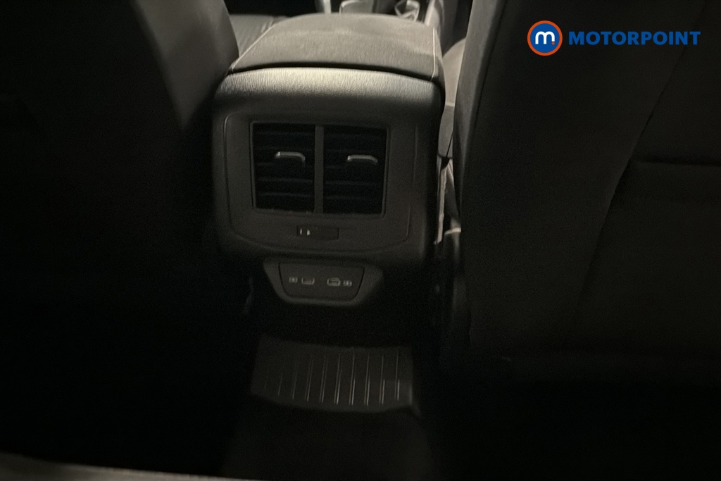 Volkswagen T-Roc Active Manual Petrol SUV - Stock Number (1665507) - 28th supplementary image