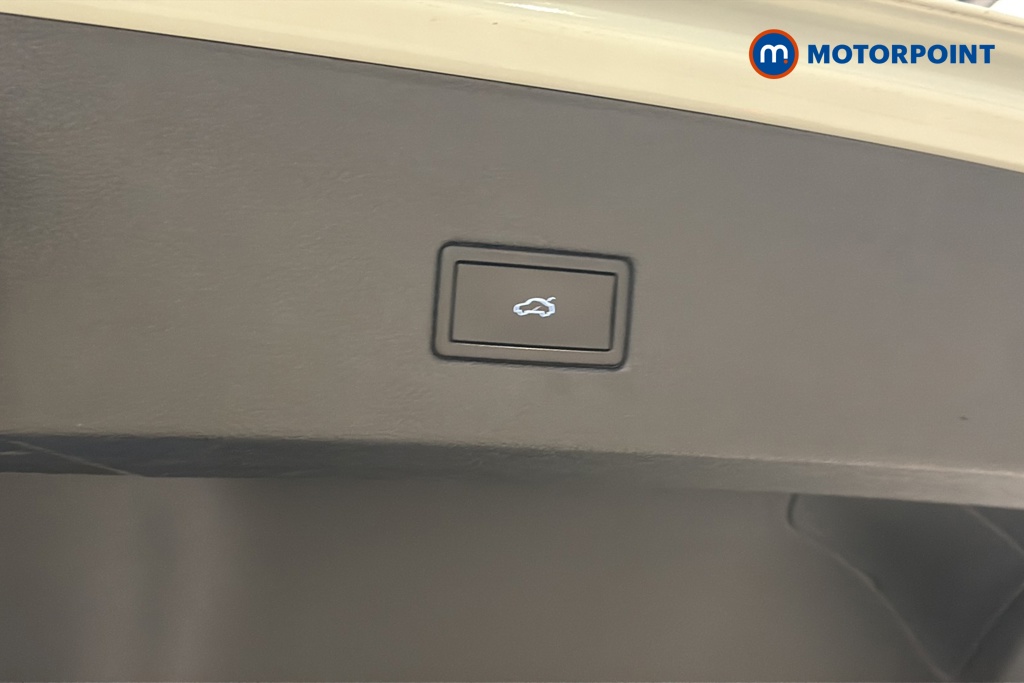 Volkswagen T-Roc Active Manual Petrol SUV - Stock Number (1665507) - 35th supplementary image