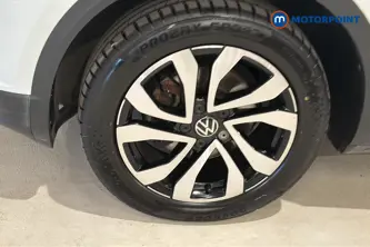Volkswagen T-Roc Active Manual Petrol SUV - Stock Number (1665507) - 44th supplementary image