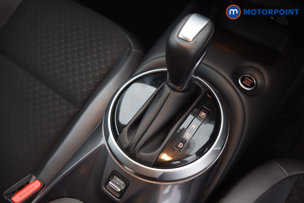 Nissan Juke N-Connecta Automatic Petrol SUV - Stock Number (1665706) - 4th supplementary image