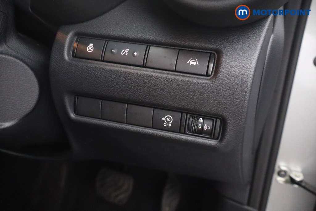 Nissan Juke N-Connecta Automatic Petrol SUV - Stock Number (1665706) - 8th supplementary image