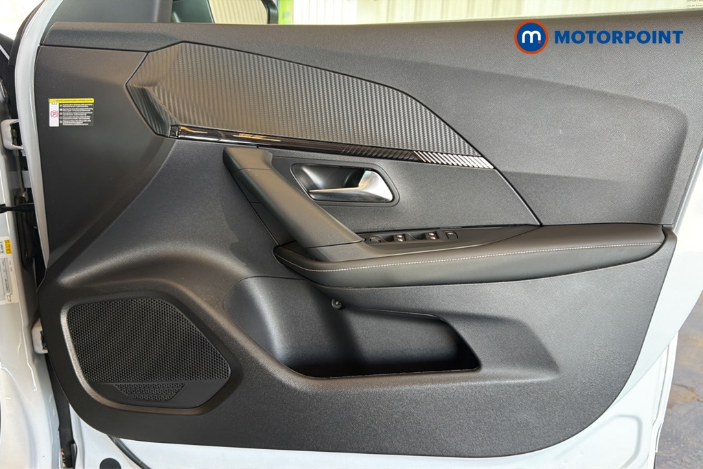 Peugeot 2008 Allure Manual Petrol SUV - Stock Number (1665904) - 18th supplementary image