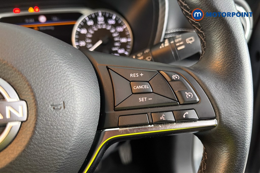 Nissan Juke N-Connecta Manual Petrol SUV - Stock Number (1666039) - 4th supplementary image