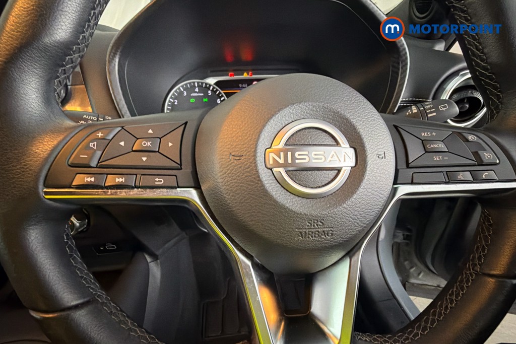 Nissan Juke N-Connecta Manual Petrol SUV - Stock Number (1666039) - 5th supplementary image