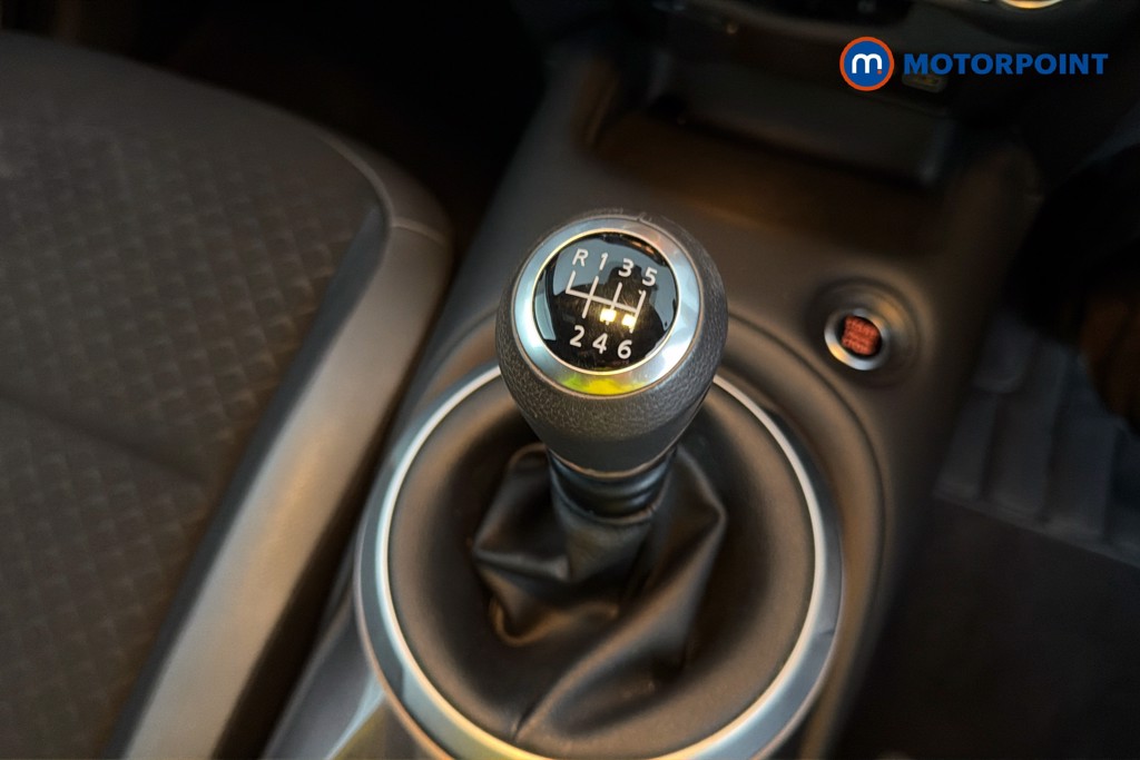Nissan Juke N-Connecta Manual Petrol SUV - Stock Number (1666039) - 15th supplementary image
