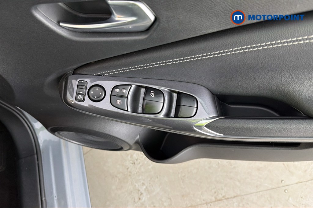 Nissan Juke N-Connecta Manual Petrol SUV - Stock Number (1666039) - 20th supplementary image