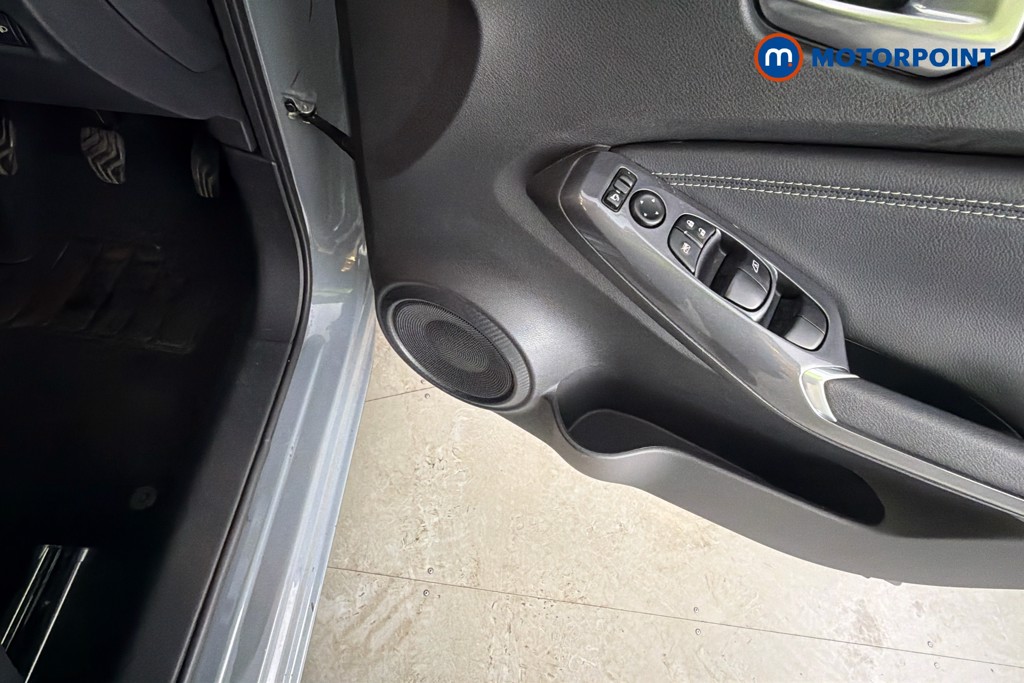 Nissan Juke N-Connecta Manual Petrol SUV - Stock Number (1666039) - 21st supplementary image