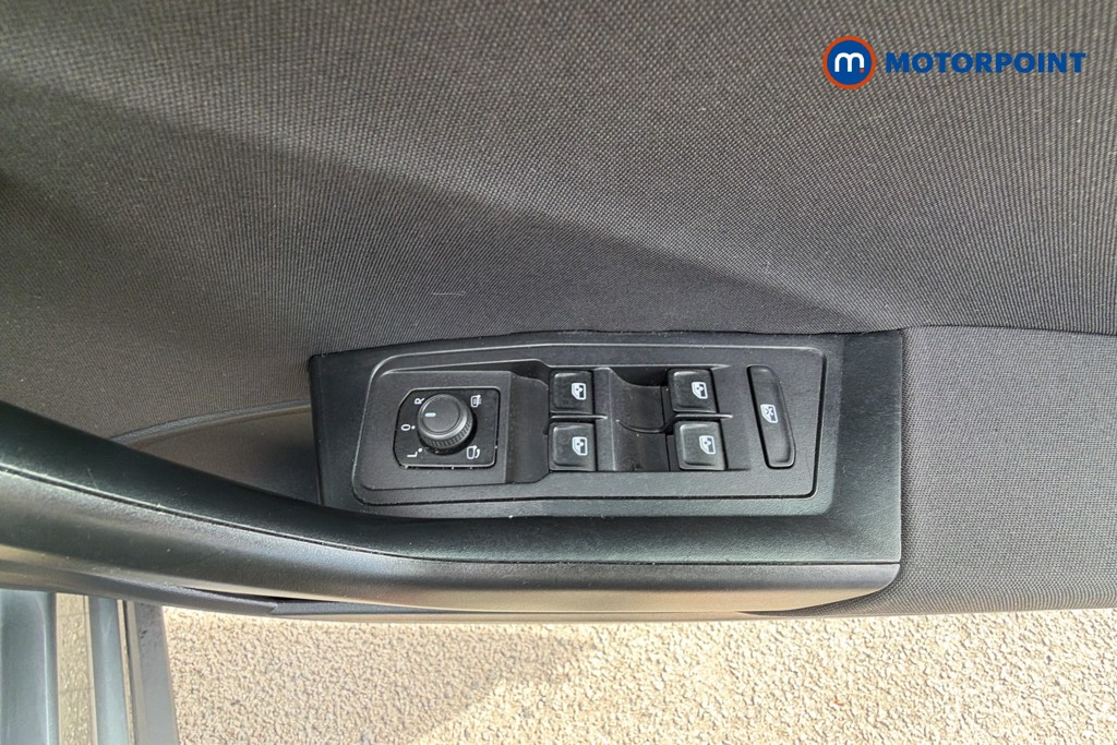Volkswagen T-Roc Life Manual Petrol SUV - Stock Number (1667381) - 19th supplementary image
