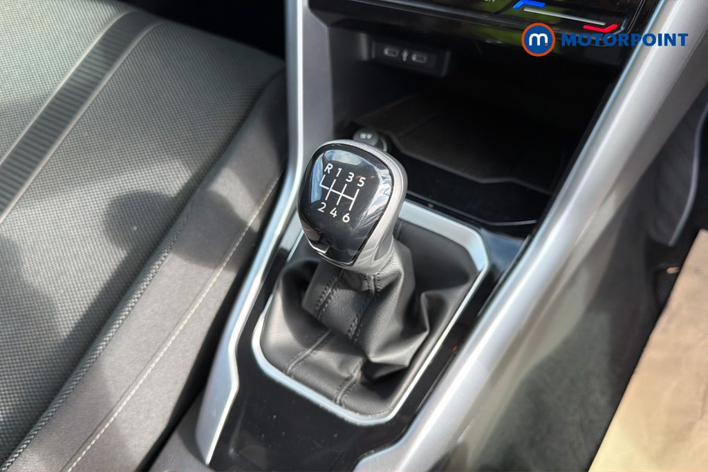 Volkswagen T-Roc Life Manual Petrol SUV - Stock Number (1667381) - 1st supplementary image