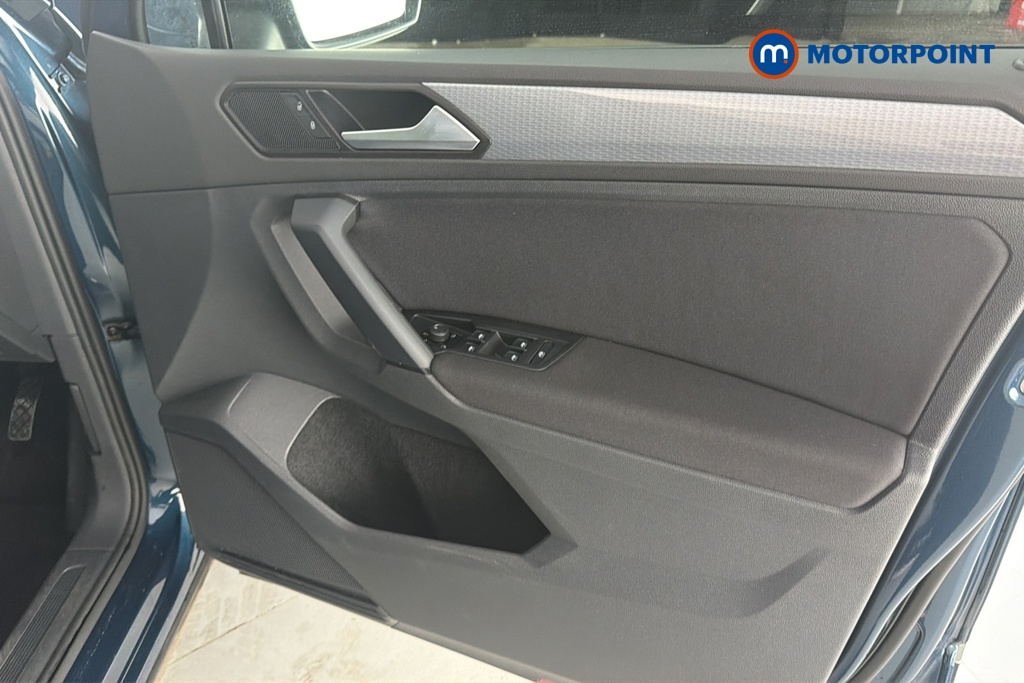 Volkswagen Tiguan Life Automatic Petrol SUV - Stock Number (1667543) - 18th supplementary image