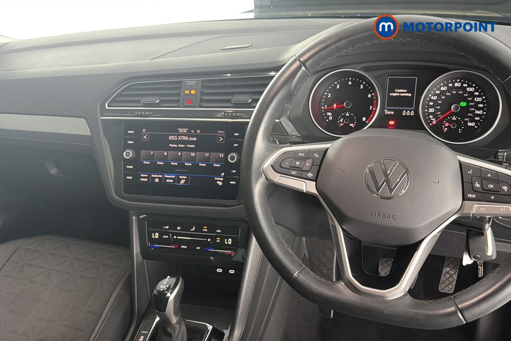 Volkswagen Tiguan Life Automatic Petrol SUV - Stock Number (1667543) - 1st supplementary image