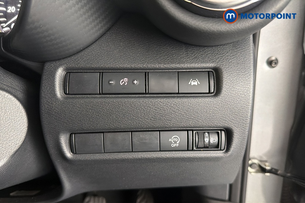 Nissan Juke N-Connecta Manual Petrol SUV - Stock Number (1668002) - 11th supplementary image