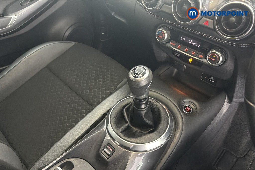 Nissan Juke N-Connecta Manual Petrol SUV - Stock Number (1668002) - 15th supplementary image