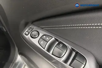 Nissan Juke N-Connecta Manual Petrol SUV - Stock Number (1668002) - 19th supplementary image