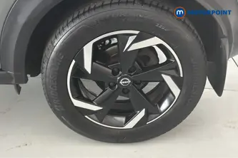 Nissan Juke N-Connecta Manual Petrol SUV - Stock Number (1668002) - 45th supplementary image