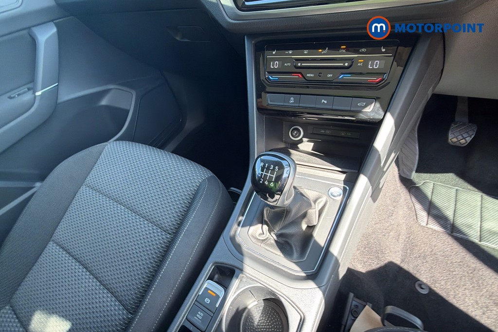 Volkswagen Touran Match Manual Petrol People Carrier - Stock Number (1668480) - 4th supplementary image