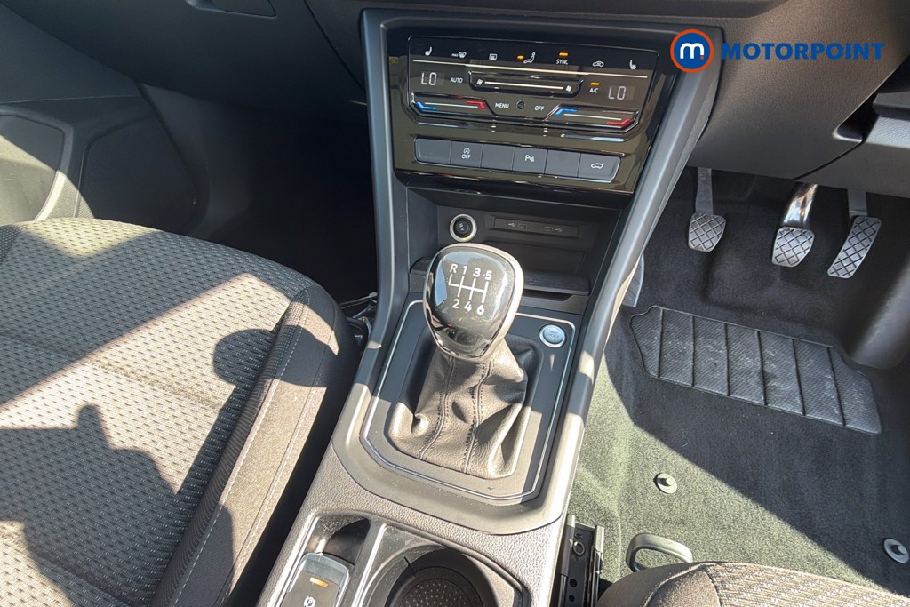 Volkswagen Touran Match Manual Petrol People Carrier - Stock Number (1668513) - 4th supplementary image
