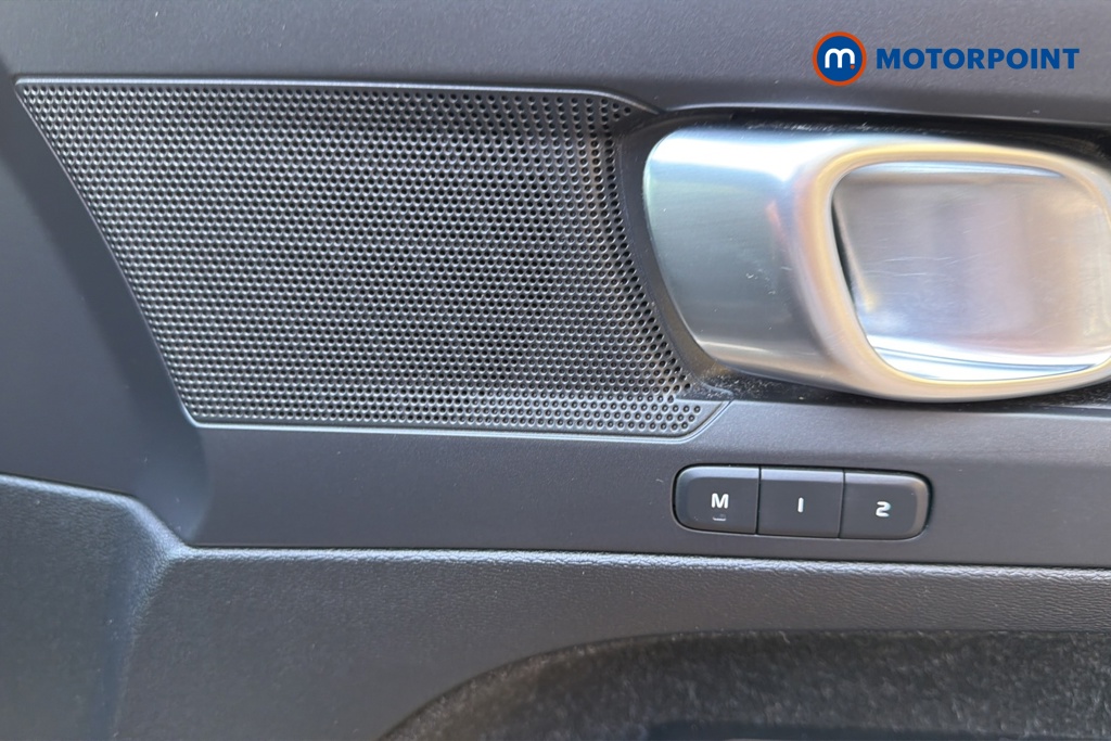 Volvo Xc40 R Design Pro Automatic Petrol SUV - Stock Number (1653053) - 21st supplementary image