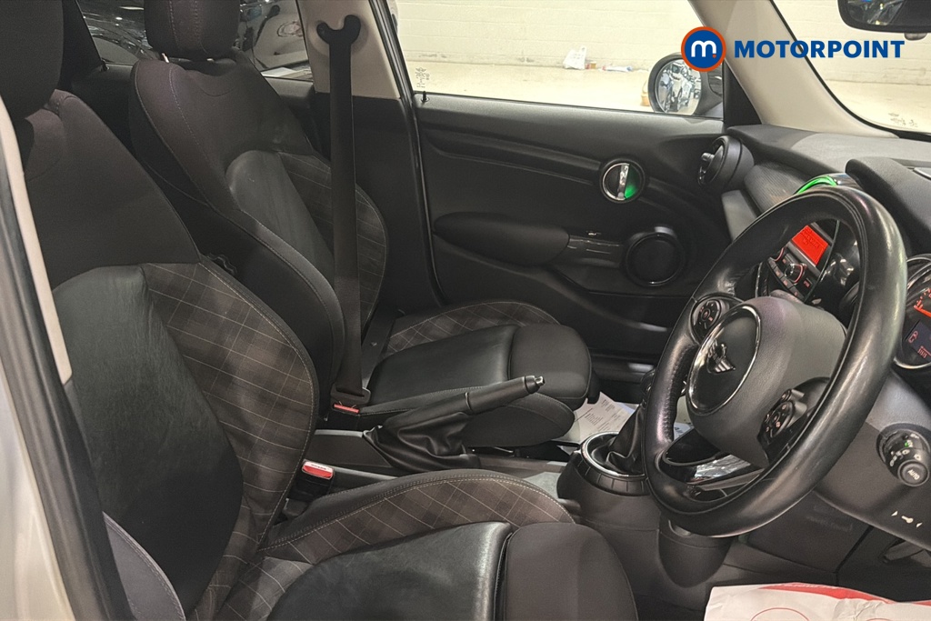 Mini Hatchback Cooper Automatic Petrol Hatchback - Stock Number (1658070) - 22nd supplementary image