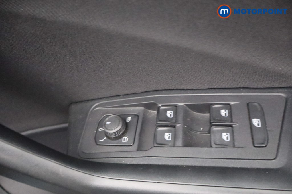 Volkswagen T-Roc Life Manual Petrol SUV - Stock Number (1659420) - 9th supplementary image