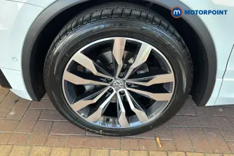 Volkswagen Tiguan R-Line Tech Automatic Diesel SUV - Stock Number (1659457) - 44th supplementary image