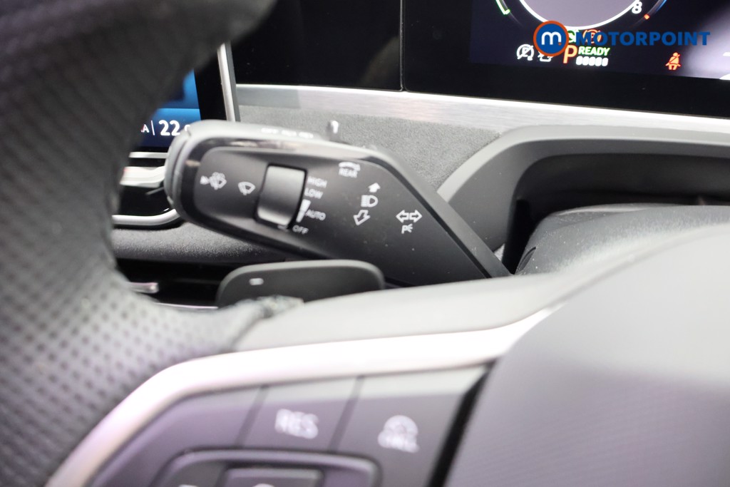 Volkswagen Passat R-Line Automatic Petrol Plug-In Hybrid Estate - Stock Number (1660254) - 8th supplementary image