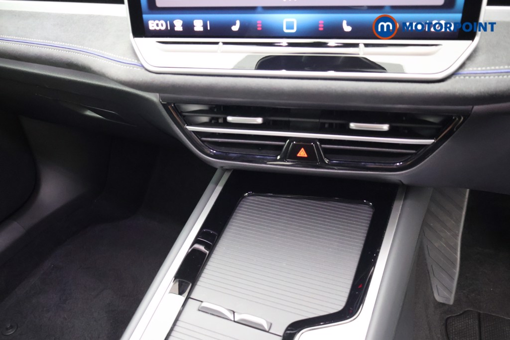 Volkswagen Passat R-Line Automatic Petrol Plug-In Hybrid Estate - Stock Number (1660254) - 12th supplementary image