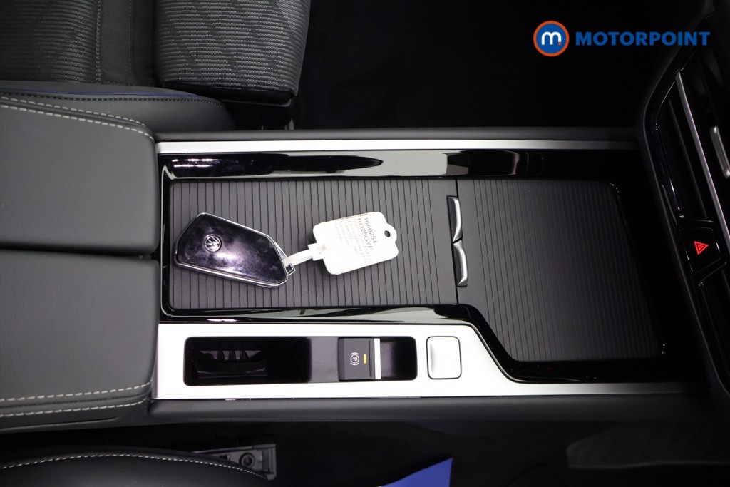 Volkswagen Passat R-Line Automatic Petrol Plug-In Hybrid Estate - Stock Number (1660254) - 13th supplementary image