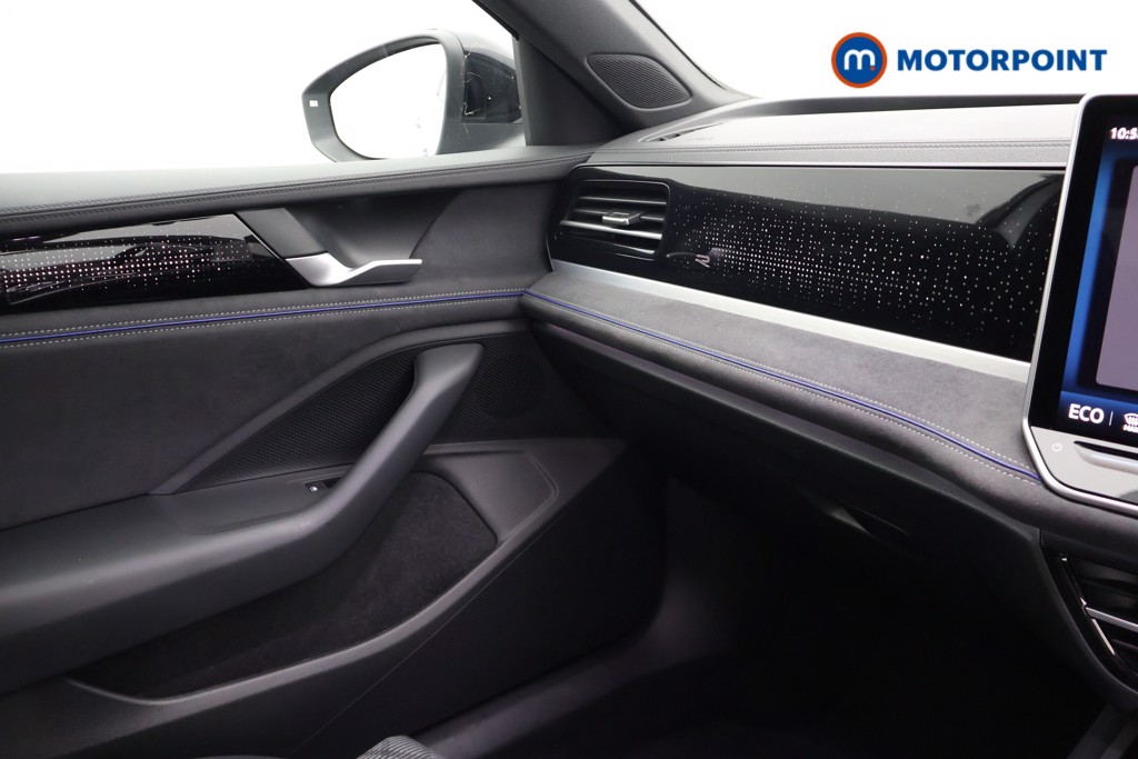 Volkswagen Passat R-Line Automatic Petrol Plug-In Hybrid Estate - Stock Number (1660254) - 15th supplementary image