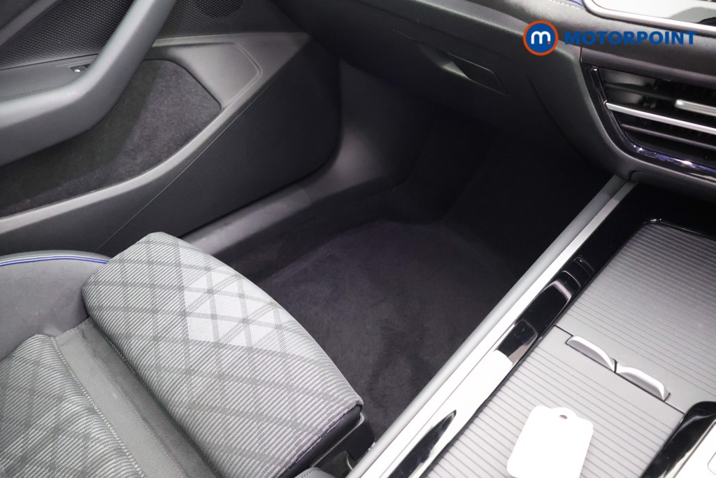 Volkswagen Passat R-Line Automatic Petrol Plug-In Hybrid Estate - Stock Number (1660254) - 17th supplementary image
