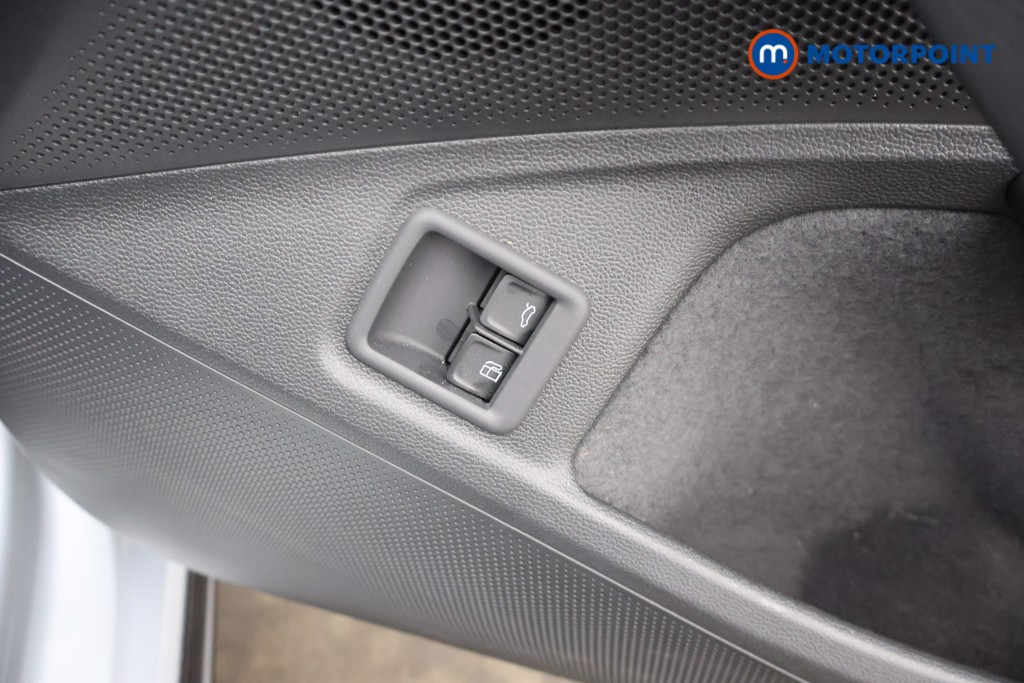 Volkswagen Passat R-Line Automatic Petrol Plug-In Hybrid Estate - Stock Number (1660254) - 20th supplementary image