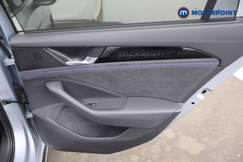 Volkswagen Passat R-Line Automatic Petrol Plug-In Hybrid Estate - Stock Number (1660254) - 24th supplementary image