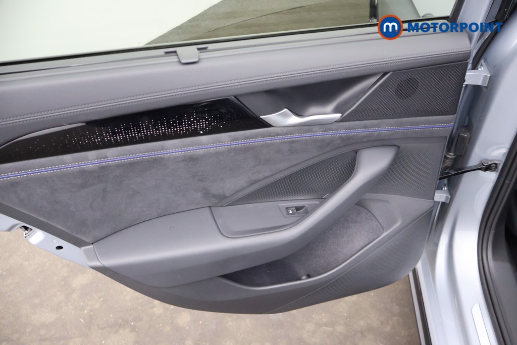 Volkswagen Passat R-Line Automatic Petrol Plug-In Hybrid Estate - Stock Number (1660254) - 30th supplementary image