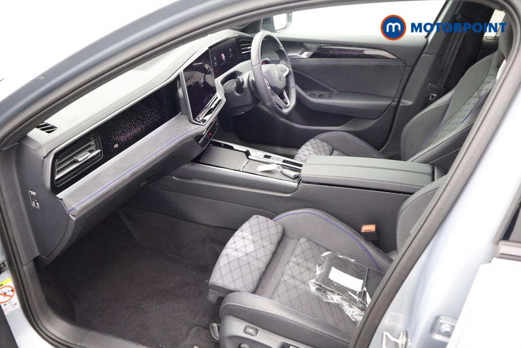 Volkswagen Passat R-Line Automatic Petrol Plug-In Hybrid Estate - Stock Number (1660254) - 34th supplementary image