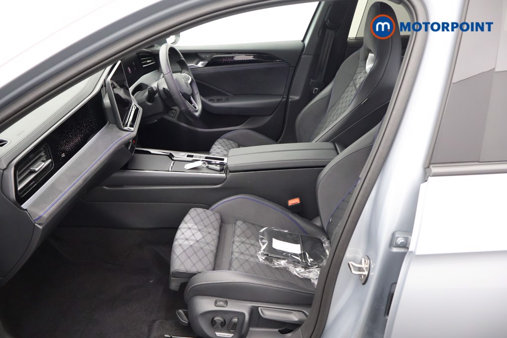 Volkswagen Passat R-Line Automatic Petrol Plug-In Hybrid Estate - Stock Number (1660254) - 35th supplementary image