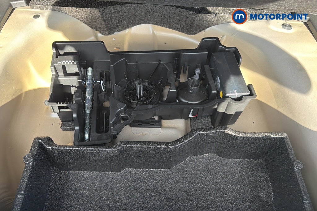 Peugeot 2008 Allure Manual Petrol SUV - Stock Number (1660815) - 33rd supplementary image